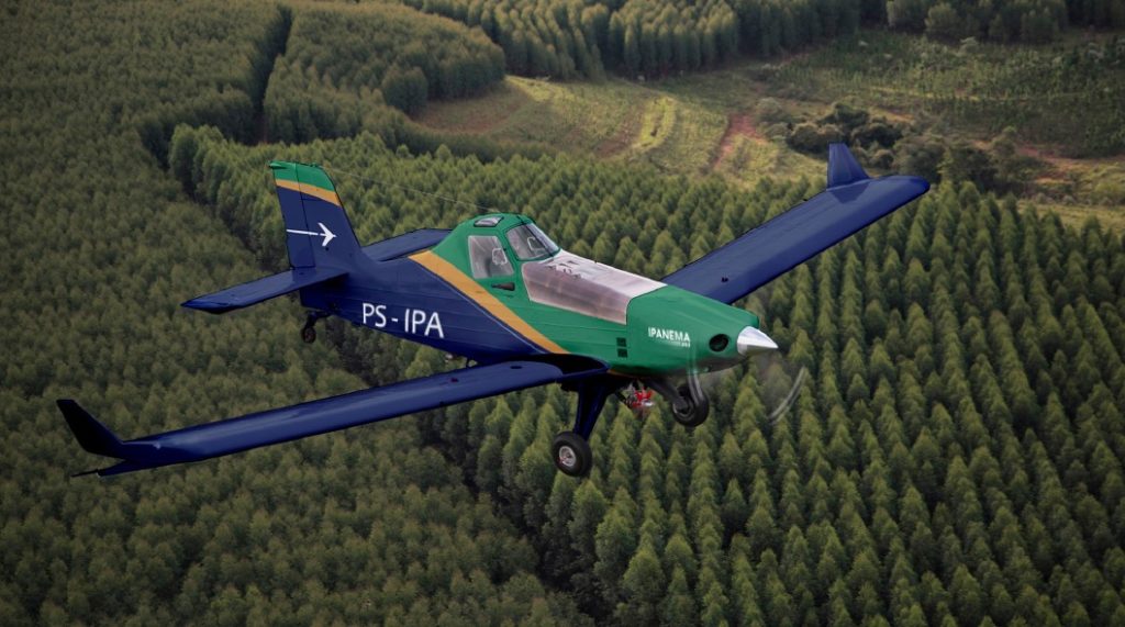Aeronave agrícola Embraer Ipanema está exposta pela Synerjet na feira Agrishow